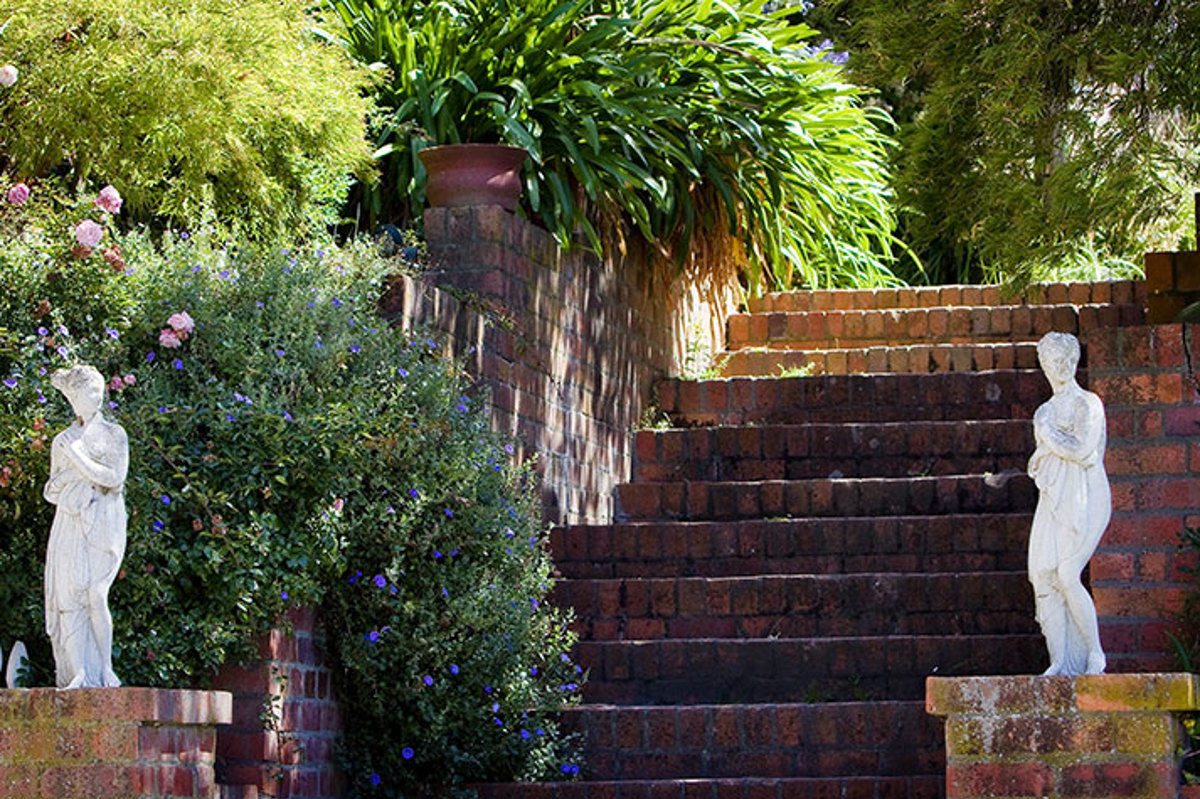 Stairs_to_terraced_garden