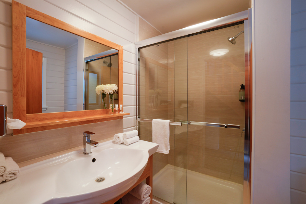Portage Resort Korimako sunroom bathroom 2