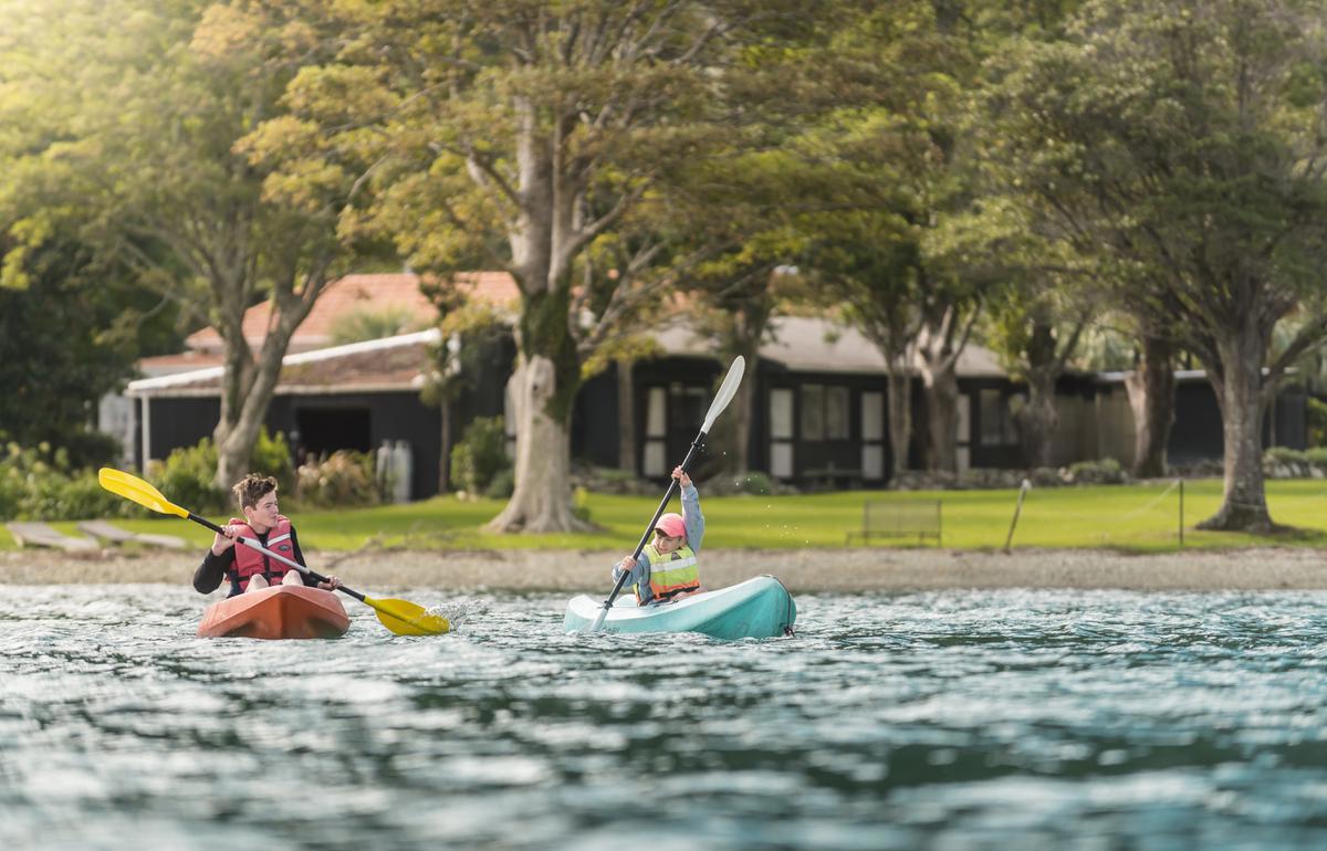 Activity_Furneaux_Lodge_kayaking_Endeavour_Inlet_2019_MH
