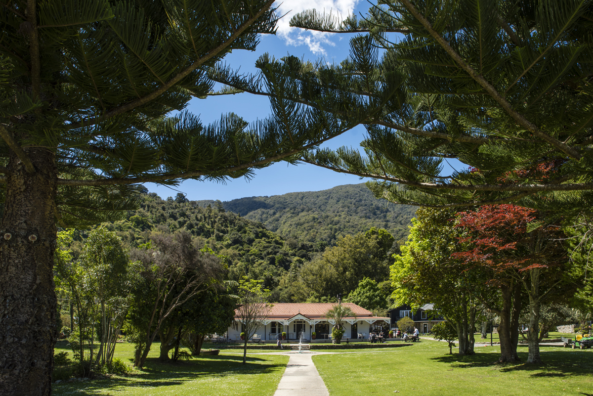 Furneaux Lodge Lawn View With Overhanging Norfolk Pines 19 RB