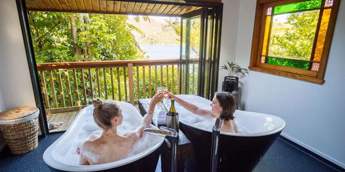 Lochmara Bathhouse